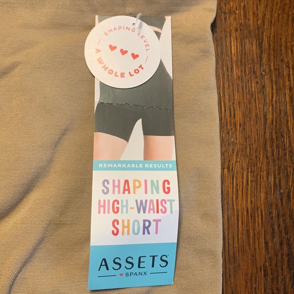 Spanx Women's Shaping High Waist Short Maximum con - Picture 6 of 7